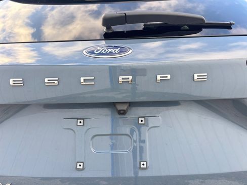 Certified 2025 Ford Escape Platinum w/ Premium Technology Package image 9