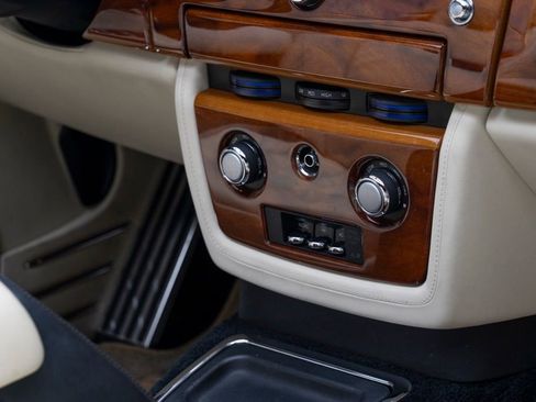 Used 2010 Rolls-Royce Phantom Drophead Coupe RWD image 29