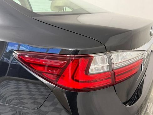 Used 2018 Lexus ES 350 w/ Premier Package FWD image 12