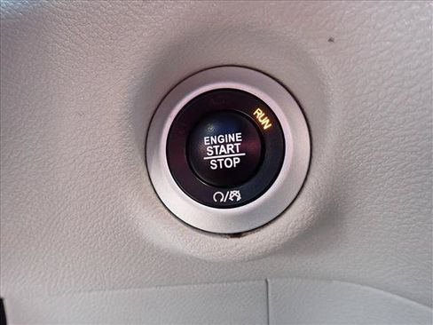 Used 2022 Chrysler Voyager LX FWD image 18