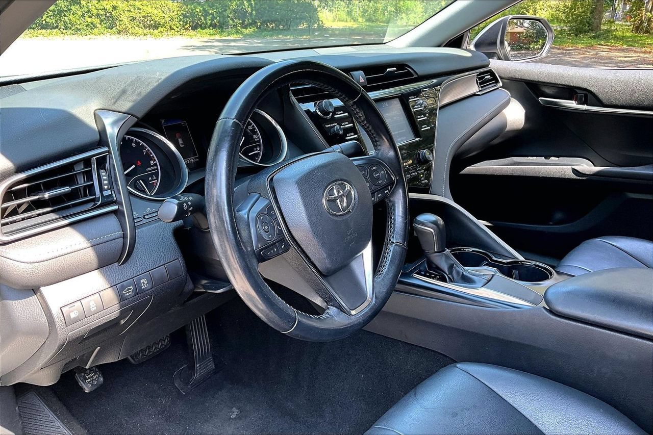 Used 2019 Toyota Camry SE FWD image 14