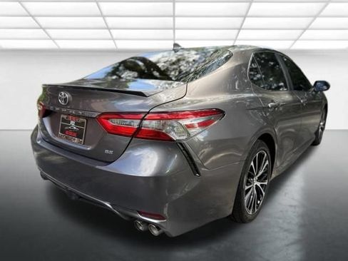 Used 2019 Toyota Camry SE w/ Carpet Mat Package FWD image 6