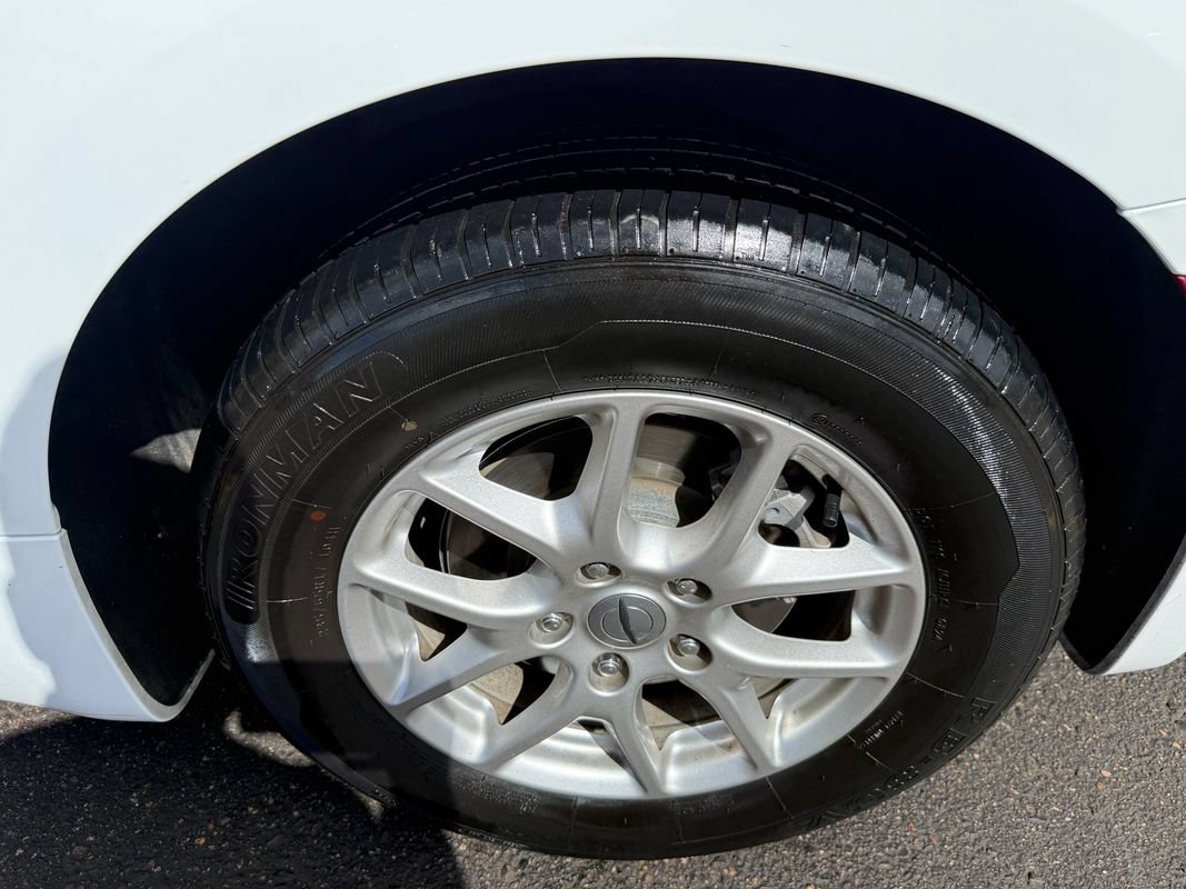 Used 2024 Chrysler Pacifica Touring-L FWD image 12