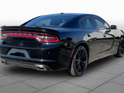 Used 2018 Dodge Charger SXT w/ Blacktop Package RWD image 13