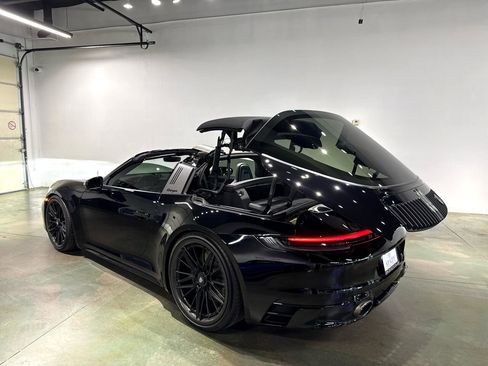 Used 2023 Porsche 911 50th Anniversary Edition w/ Extended Leather Package image 29