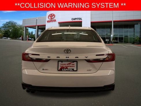Used 2025 Toyota Camry SE image 6