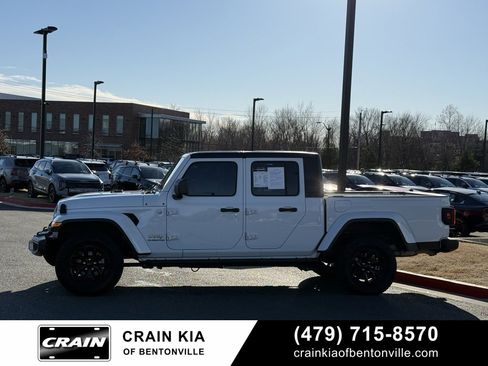 Used 2022 Jeep Gladiator Overland image 4