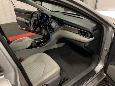 Used 2019 Toyota Camry SE w/ Carpet Mat Package image 46