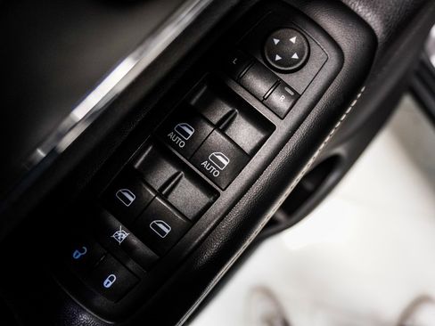 Used 2016 Jeep Grand Cherokee Limited image 23