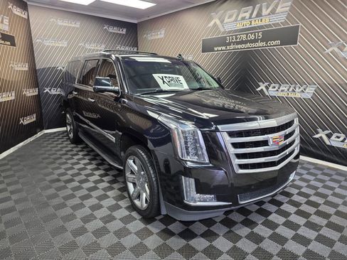 Used 2018 Cadillac Escalade ESV Luxury image 7
