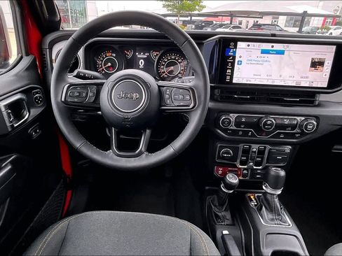Used 2025 Jeep Wrangler Unlimited Sport AWD/4WD image 5