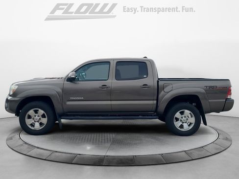 Used 2015 Toyota Tacoma 4x4 Double Cab w/ TRD Sport Package image 5