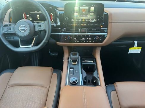 New 2025 Nissan Pathfinder Platinum image 10