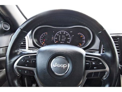 Used 2021 Jeep Grand Cherokee Laredo X image 16