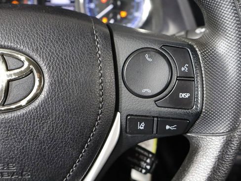 Used 2017 Toyota Corolla LE w/ Carpet Mat Package (TMS) FWD image 10