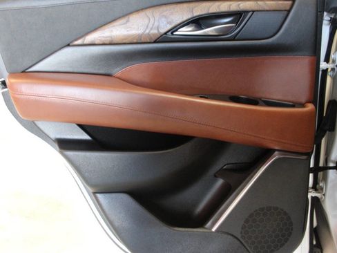 Used 2016 Cadillac Escalade Premium image 17