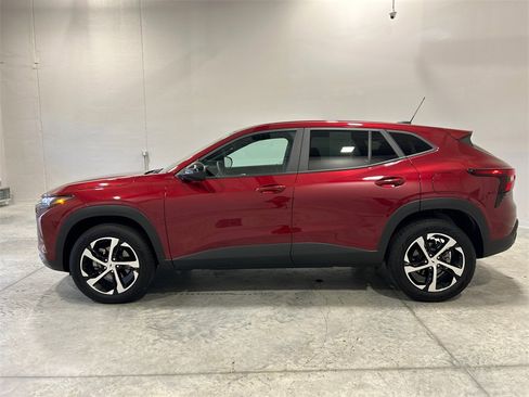 Used 2024 Chevrolet Trax RS w/ Driver Confidence Package image 9