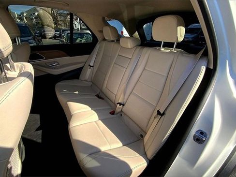 Used 2025 Mercedes-Benz GLE 350 4MATIC image 17