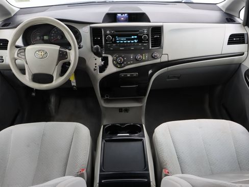 Used 2011 Toyota Sienna LE image 27