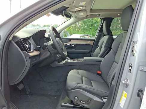 Used 2026 Volvo XC90 B6 Plus w/ Protection Package Premier AWD/4WD image 9