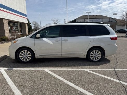 Used 2015 Toyota Sienna XLE Premium image 1