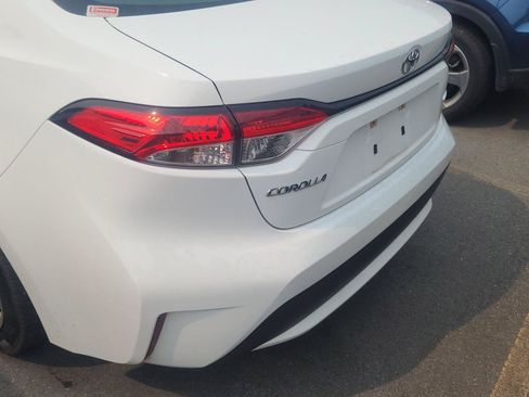 Used 2021 Toyota Corolla LE FWD image 4