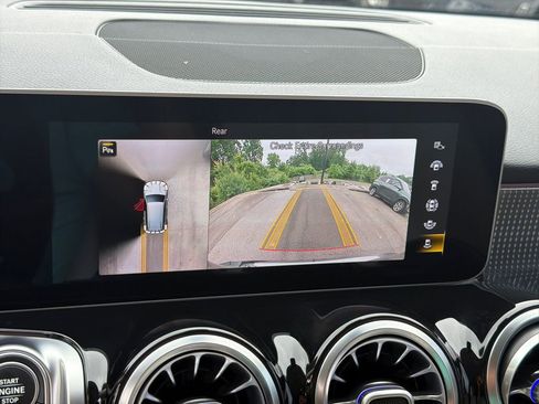 Used 2021 Mercedes-Benz GLB 250 image 32
