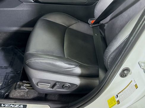 Certified 2023 Toyota Venza Nightshade image 24