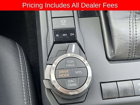 Used 2025 Toyota Tacoma TRD Off-Road AWD/4WD image 31