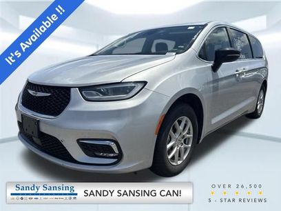 Used 2024 Chrysler Pacifica Touring-L