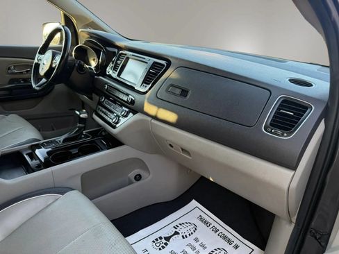 Used 2018 Kia Sedona SX FWD image 20