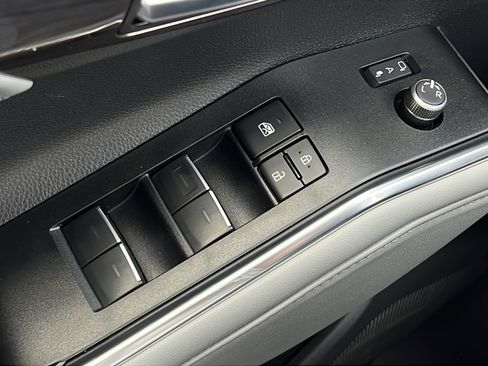Used 2026 Toyota Highlander Limited AWD/4WD image 19