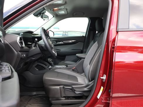 Used 2024 Chevrolet TrailBlazer LT w/ LT Cold Weather Package FWD image 10