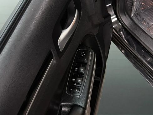 Used 2018 Chrysler 300 S RWD image 18