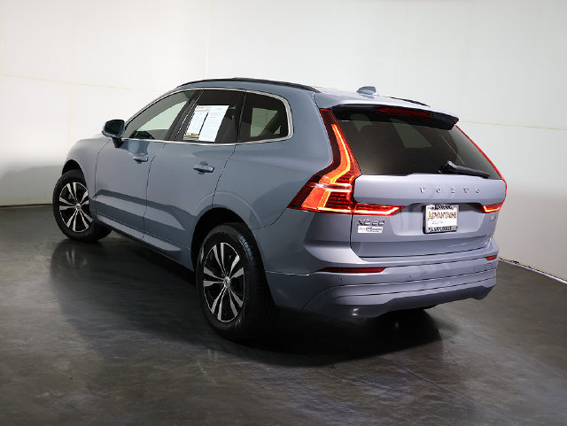 Used 2023 Volvo XC60 B5 Core AWD/4WD image 2