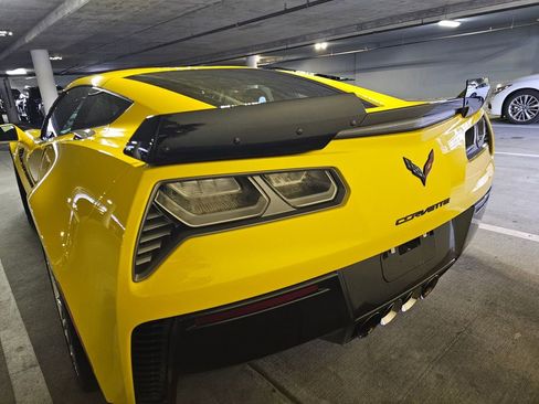 Used 2015 Chevrolet Corvette Z06 w/ 3LZ Preferred Equipment Group image 6