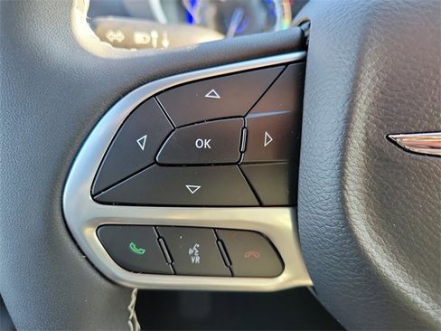 New 2026 Chrysler Pacifica Select image 12