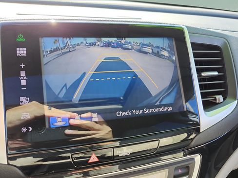 Used 2016 Honda Pilot Touring image 25