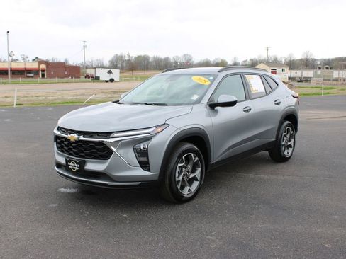 Used 2025 Chevrolet Trax LT image 4