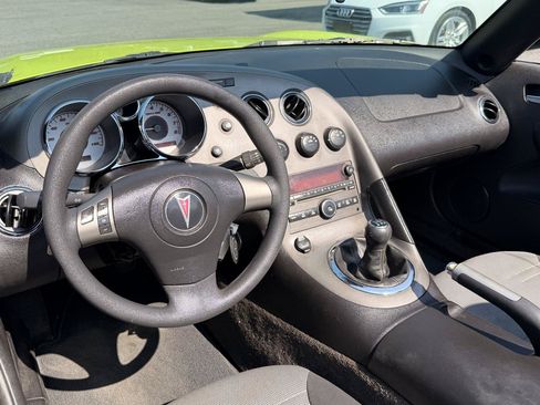 Used 2006 Pontiac Solstice Convertible w/ Power Package RWD image 15