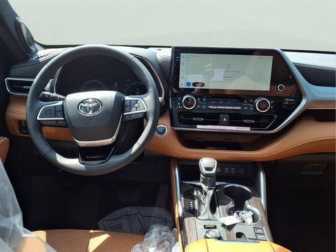 Used 2026 Toyota Highlander Platinum AWD/4WD image 14