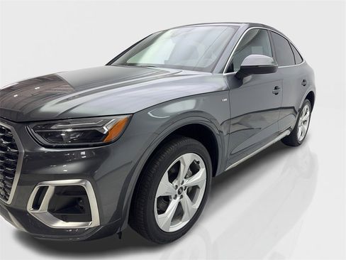 Used 2023 Audi Q5 2.0T Premium w/ Convenience Package image 11