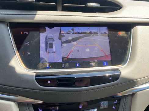 Used 2022 Cadillac XT5 Premium Luxury w/ Technology Package FWD image 17