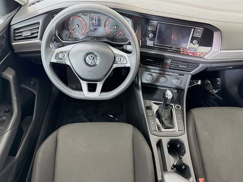 Used 2019 Volkswagen Jetta SE FWD image 3