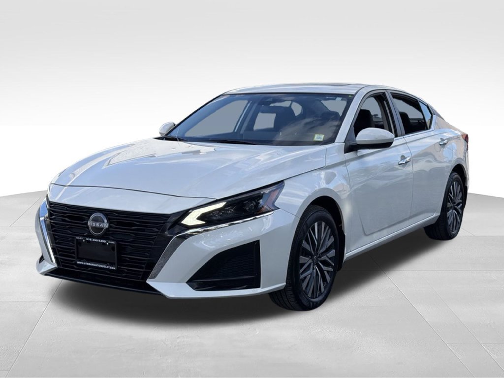 Used 2024 Nissan Altima 2.5 SV w/ SV Premium Package AWD/4WD image 3