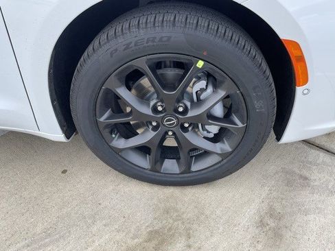 New 2026 Chrysler Pacifica Select image 10