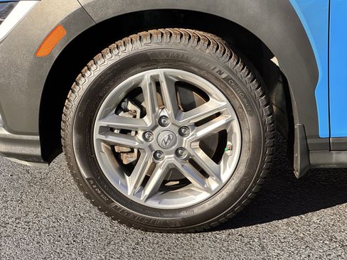 Used 2022 Hyundai Kona SE image 16