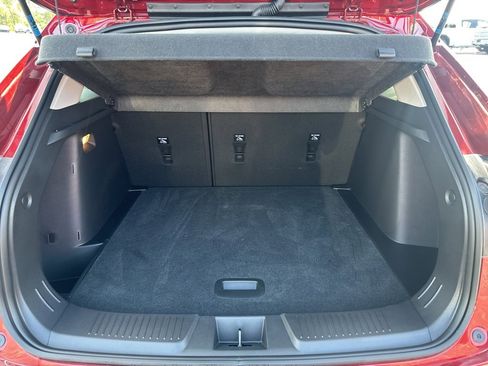 Used 2025 Chevrolet Trax LT w/ Driver Confidence Package image 9