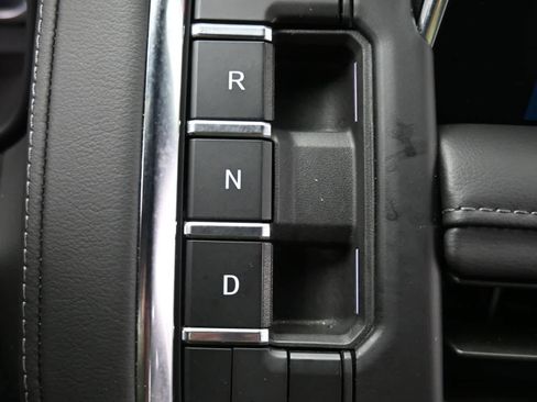 Used 2024 Chevrolet Suburban LT image 23