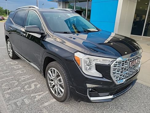 Used 2023 GMC Terrain Denali w/ Denali Premium Package AWD/4WD image 2